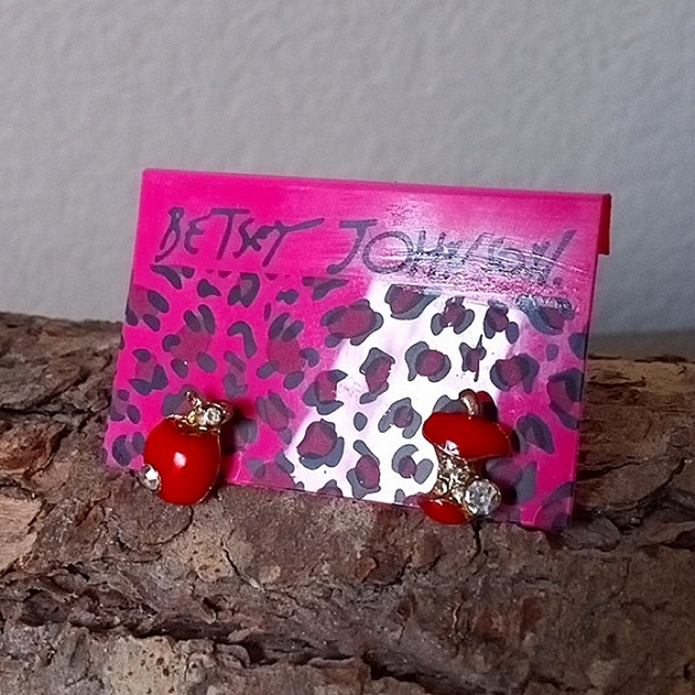 New Vintage! BETSEY JOHNSON Teacher's Pet Mismatched Apple Post Earrings.
